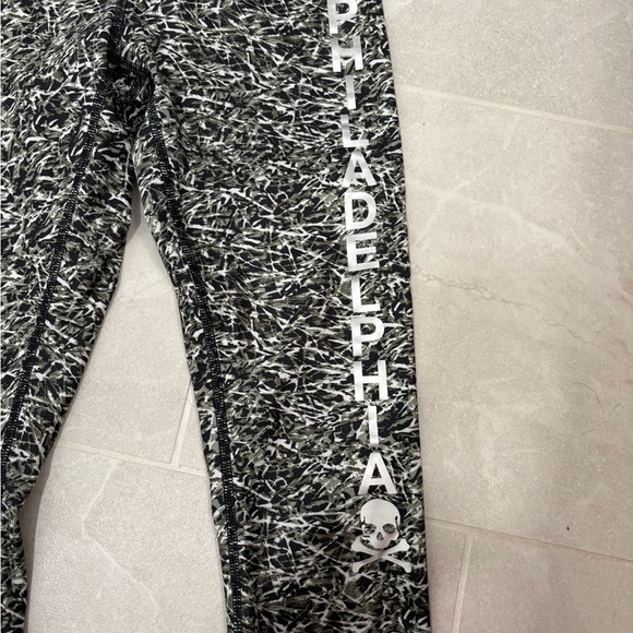Lululemon x SoulCycle Philadelphia High-Rise Wunder Under Crop Size 6 - Picture 4 of 9